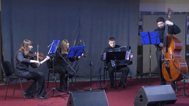 Болгарський народний танець «Хоро» (квартет «Magnifique»).