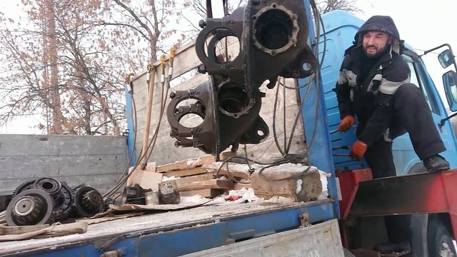 Буксуем во дворе и привезли кучку железяк!