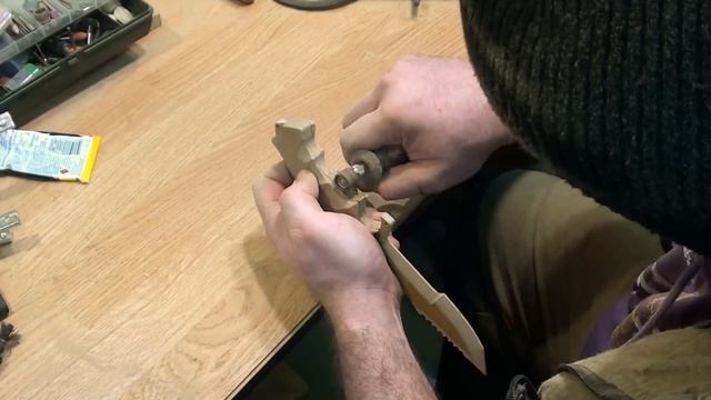 Как сделать Охотничий нож из дерева. CS:GO смотреть онлайн