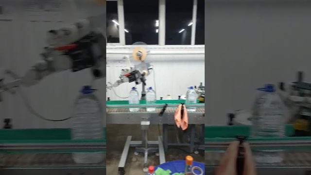 меняют этикетку смотреть онлайн