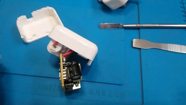 Ремонт зарядки iPad-iPhone. Что внутри оригинал или нет.? смотреть онлайн