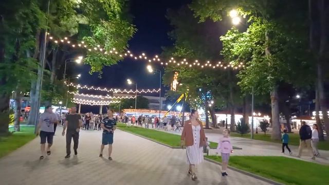 Анапа ночью / Прогулка по парку / часть первая смотреть онлайн