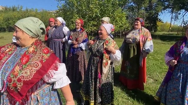 "Бабы деревенские" смотреть онлайн