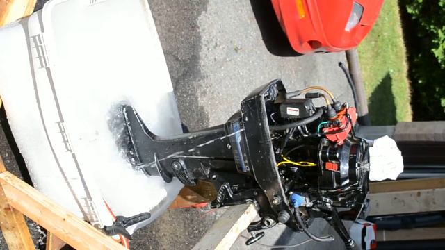Mercury 9.8HP Idling смотреть онлайн