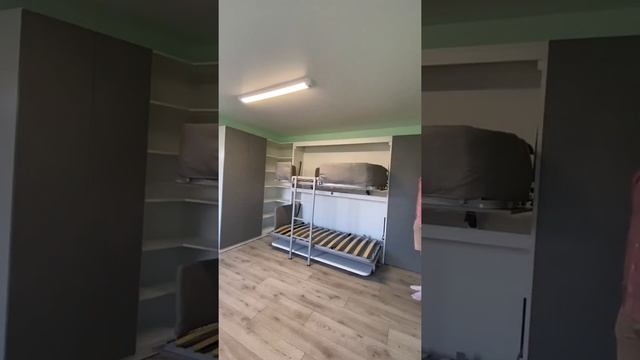 Двухъярусная шкаф кровать со столом, угловые полки, система хранения смотреть онлайн