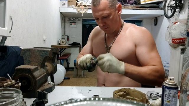 Замена подшипников на электродвигателе газонокосилки Алко смотреть онлайн