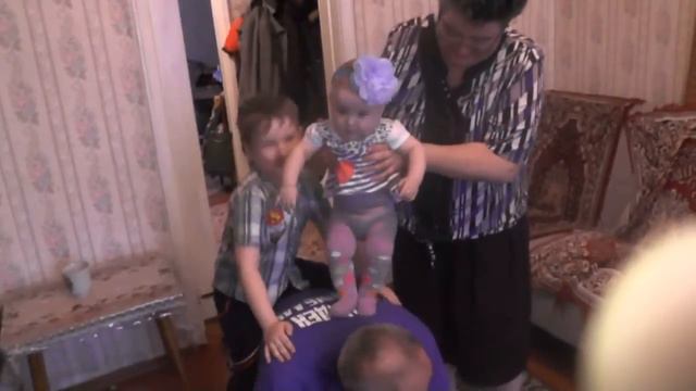 Семейный архив Серёже 5 лет 7,5 месяцев, Алисе 7,5 месяцев лет, алисе 7 смотреть онлайн