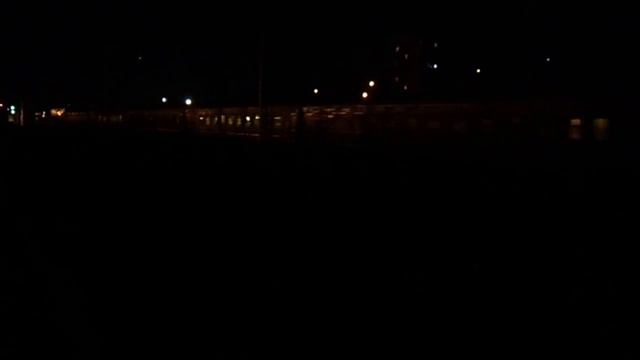 Электровоз ЧС7 с пассажирским поездом. Платформа Ховрино. смотреть онлайн