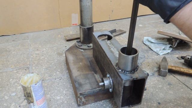 Самодельный сверлильный станок из металлолома смотреть онлайн