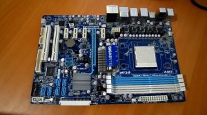 Gigabyte GA-MA770T-UD3 - Старая но от того не менее хорошая мамка.