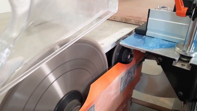 Раскрой заготовки ЛДСП на Форматно-раскроечном станке HOMMEL IDEA 32 PRO смотреть онлайн