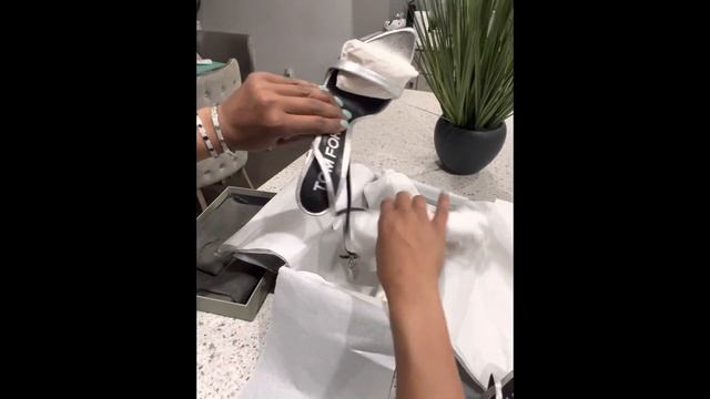 UNBOXING TOM FORD SILVER 105MM PADLOCK SANDAL REVIEW смотреть онлайн
