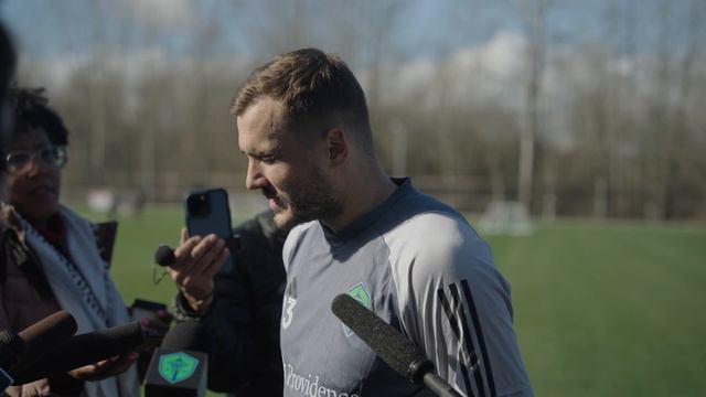 Interview: Jordan Morris on first training day at the new facility смотреть онлайн