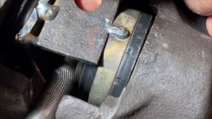 Замена пыльников поршней без разбора суппорта на Mercedes W123