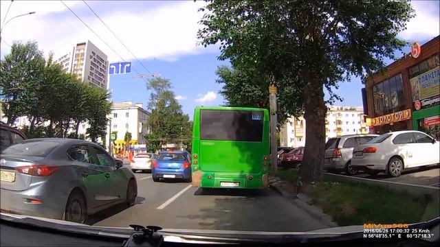 2016-06-26 Екатеринбург Автобусный беспредел на ул Щорса смотреть онлайн