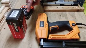 Электростеплер Зубр 2000 и Деко отличие.