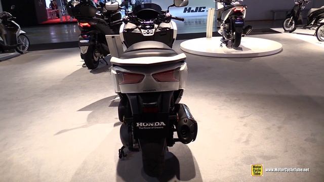 2017 Honda Forza 300 - Walkaround - 2016 EICMA Milan смотреть онлайн