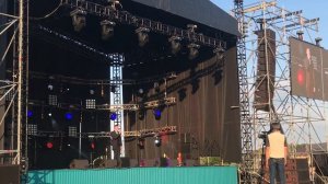 ТОПНУЛ НОГОЙ! Вошел в кураж. Простая песенка в разных уголках России.