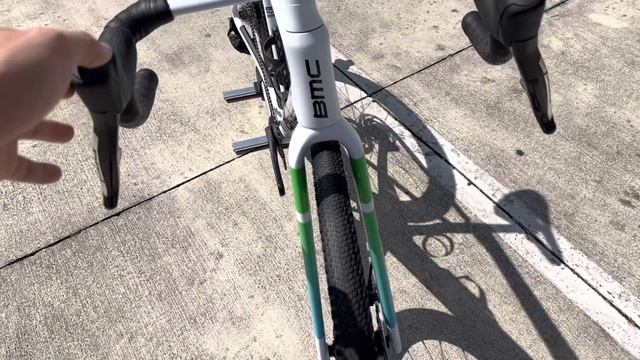 NEW 2023 BMC KAIUS 01 ONE (INSANELY LIGHT GRAVEL RACE BIKE) смотреть онлайн