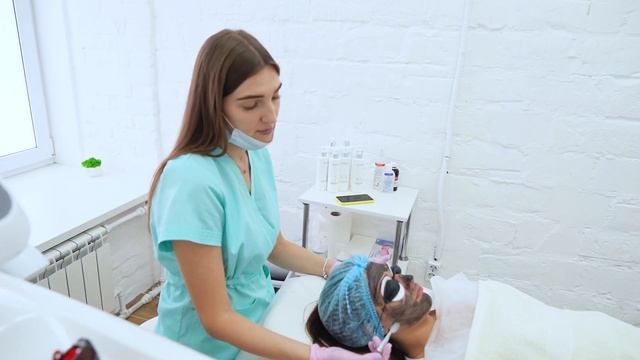 Карбоновый пилинг лазером в Киеве. Студия эстетики тела Elenis