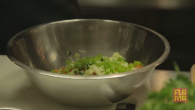JUST TACOS || Chicken Tinga ft. Chef Roblé смотреть онлайн