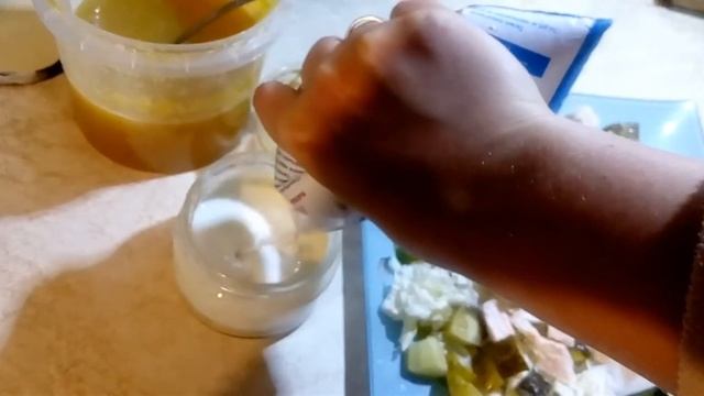 САЛАТ ТАРТАР З ЙОГУРТОВИМ МЕДОВО-ІМБІРНИМ СОУСОМ / САЛАТ ТАРТАР С ЙОГУРТОВЫМ МЕДОВО-ИМБИРНЫМ СОУСОМ смотреть онлайн