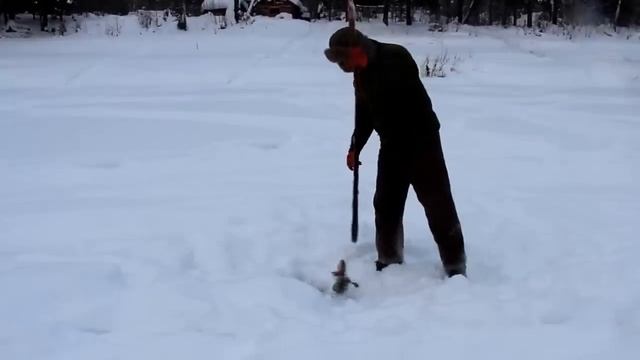 зимняя рыбалка на Подкаменной тунгуске.Или в гости к счастливым людям в поселок Чемдальск смотреть онлайн