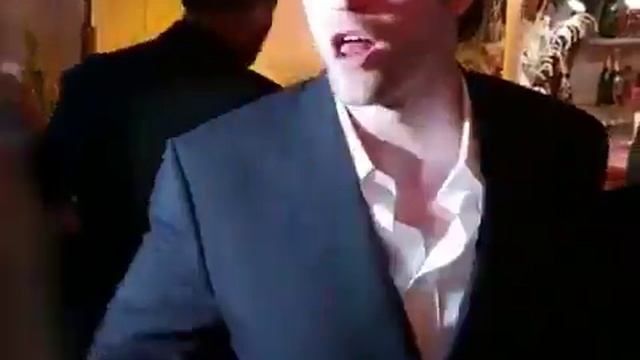 Роберт на вечеринке HFPA в Каннах смотреть онлайн