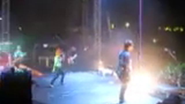 Josh Farro high fives us ALL! смотреть онлайн