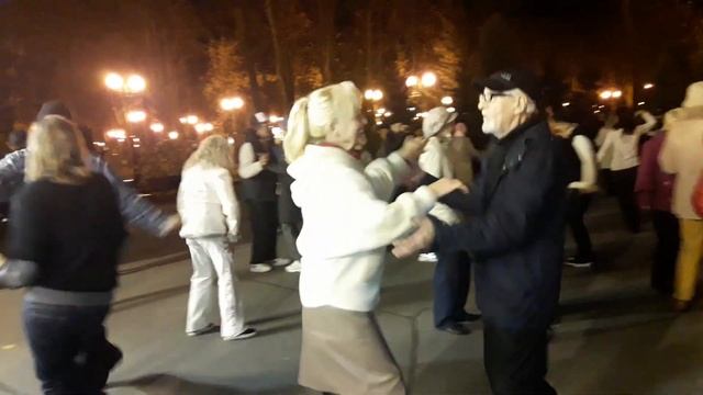 Ты меня свела с ума в эти белые ночи !!!??Танцы в парке Горького!!! ??Харьков 2021 смотреть онлайн