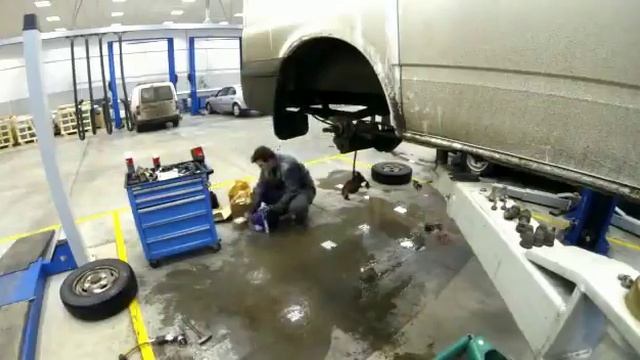 Быстрый ремонт автомобиля в тайм-лапс смотреть онлайн