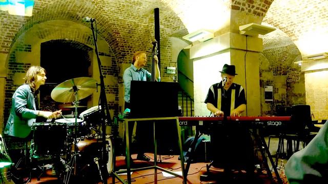 Dom Pipkin and Ikos at St Martin in the Fields Crypt 2019 смотреть онлайн