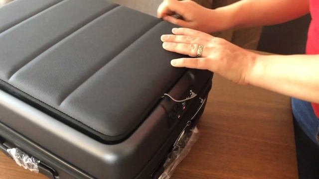 Xiaomi 90FUN 20inch Business Travel Suitcase Unboxing & Overview