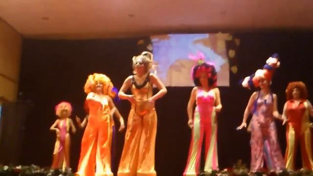 Priscilla- Queen of the desert ( I Will Survive ). Playbacks 2013-Falla Loriguilla смотреть онлайн