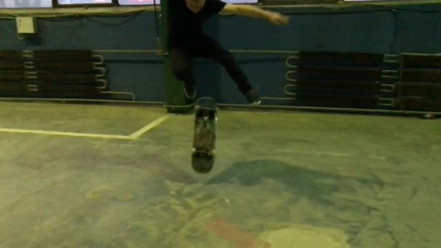 Как делать форвард флип! How to forward flip (dolphin flip) смотреть онлайн