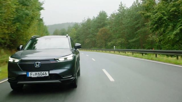 2021 Honda HR-V e:HEV Driving Video in Grey смотреть онлайн