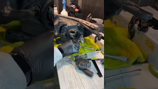 Kia Rio установка линзованных LED ламп H4 смотреть онлайн