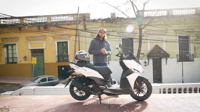 Test Ride: SYM Jet14 - Por la ciudad como pez en el agua - Motoblog.com смотреть онлайн