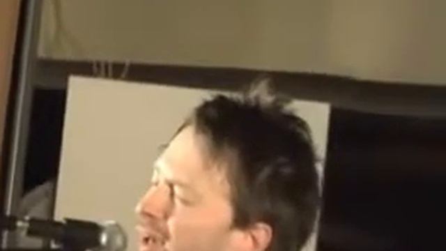 Thom Yorke - No Surprises Acoustic смотреть онлайн