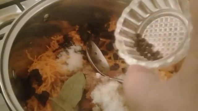 витамины зимой -- тушеная капуста с черносливом. смотреть онлайн