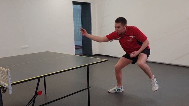Играем крохотной ракеткой Donic смотреть онлайн