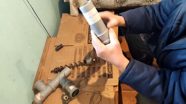 Автоматическая кормушка для кур сломалась спустя 4 года. Разбор, причины, устранение... смотреть онлайн