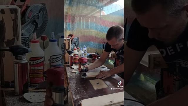 работа кипит. #фрейзер #обзор #станки #столяр #столярка #makita #wood #мастер #музыка #крас #род смотреть онлайн