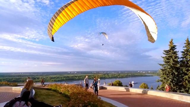 Взлёт парапланериста | Чкаловская лестница | НиНо смотреть онлайн