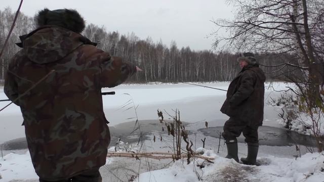 Рыбалка по первому льду на торфяных карьерах 6 ноября 2016 года. Ловля ротана. смотреть онлайн