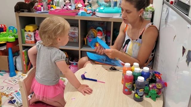 Птица своими руками. Поделки с 2 летним ребёнком. Развиваем усидчивость смотреть онлайн