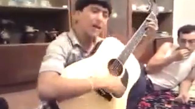 Perhat Selbijan Gitara