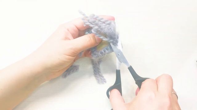 Из ниток и картона получилась красивая и нужная вещичка. смотреть онлайн