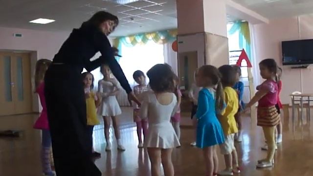Массаж "У жирафа пятна" смотреть онлайн