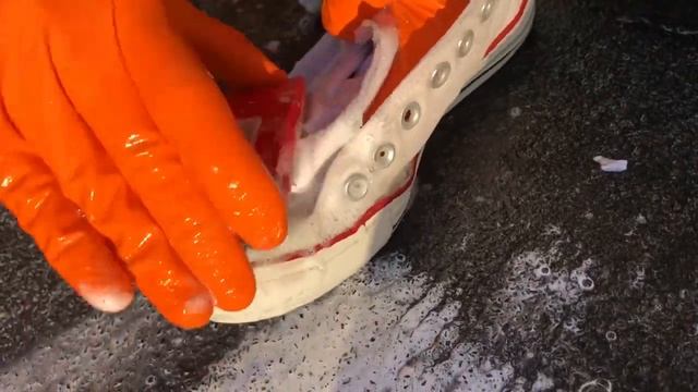 ЧИСТИМ БЕЛЫЕ КРОССОВКИ | CONVERSE ЗА 24 ГРН ? ? ? смотреть онлайн